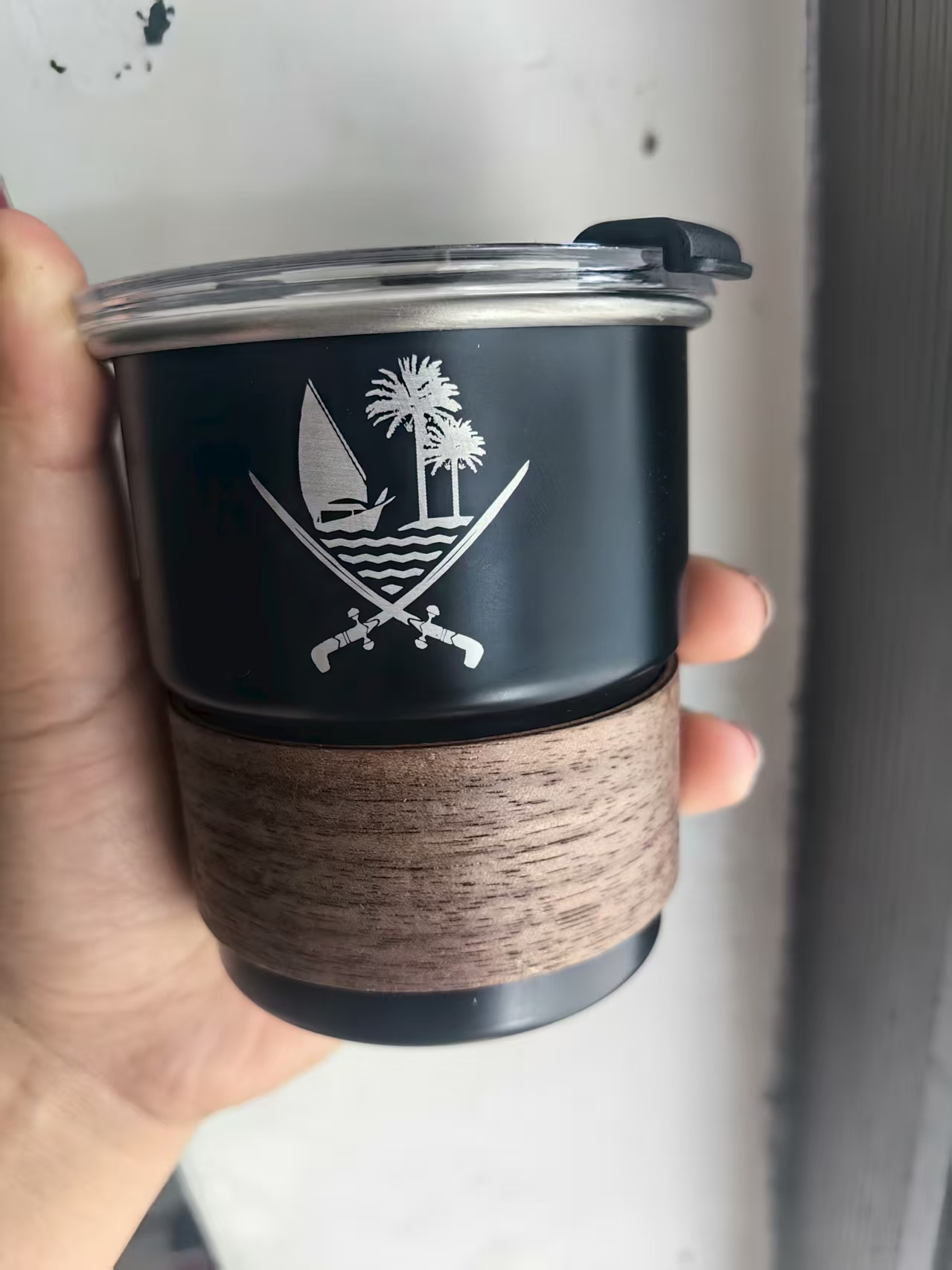 Nueva taza de café con logo. P - Coffee Tea Name reseña y precio